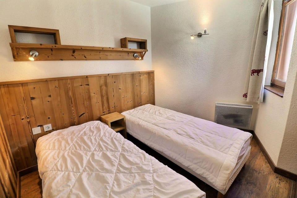Résidence Grand Bois A - CONFORTABLE 2 PIECES + CABINE, SKIS AUX PIEDS ET PROCHE DES COMMERCES MAE-2004 Cabin in Les Allues