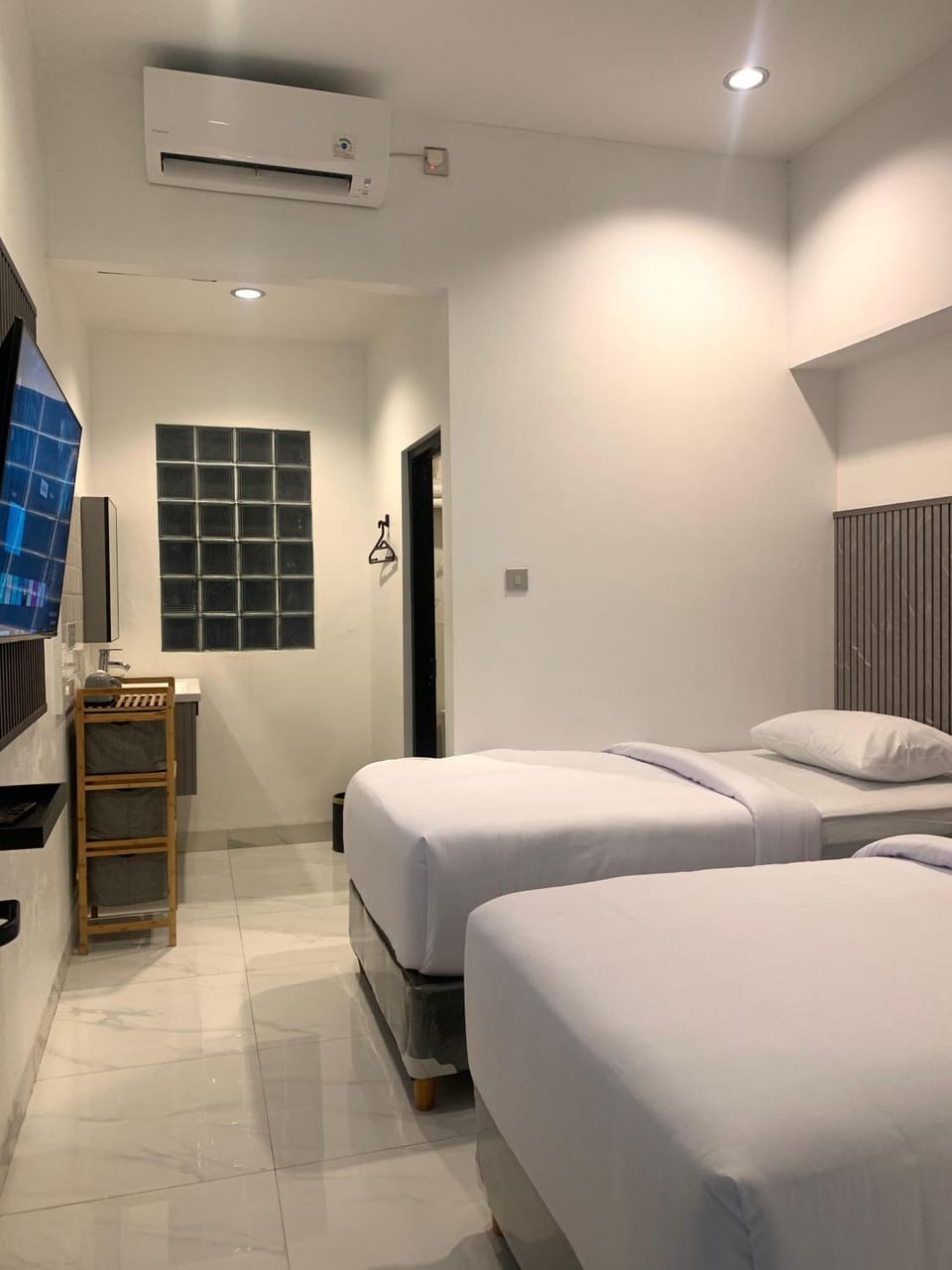 Bed, TV and multimedia, Bedroom, air conditioner