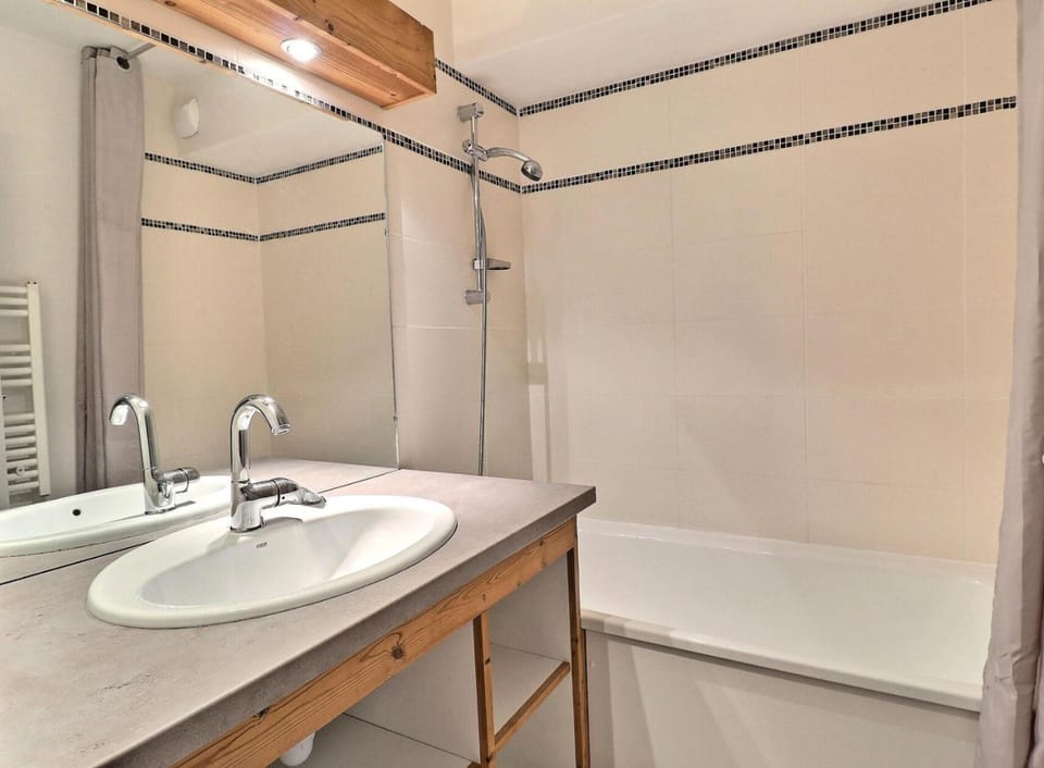 Résidence Grand Bois A - CONFORTABLE 2 PIECES, SKIS AUX PIEDS ET PROCHE DES COMMERCES MAE-2144 Apartment in Les Allues