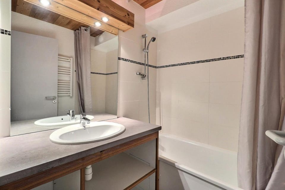 Résidence Grand Bois A - CONFORTABLE 2 PIECES, SKIS AUX PIEDS ET PROCHE DES COMMERCES MAE-2194 Apartment in Les Allues