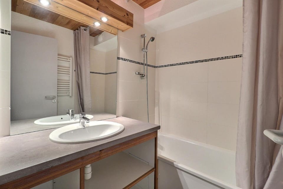 Résidence Grand Bois A - CONFORTABLE 2 PIECES, SKIS AUX PIEDS ET PROCHE DES COMMERCES MAE-2194 Apartment in Les Allues