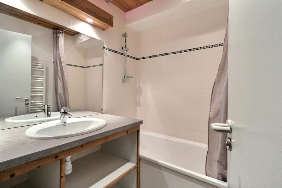 Résidence Grand Bois A - CONFORTABLE 2 PIECES, SKIS AUX PIEDS ET PROCHE DES COMMERCES MAE-2254 Apartment in Les Allues