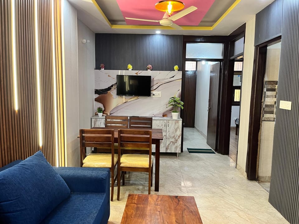 Communal lounge/ TV room, TV and multimedia, Living room, Seating area, Evening entertainment
