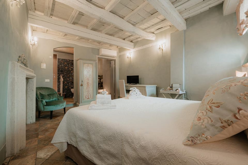 Bed, TV and multimedia, Bedroom, hair dryier, internet, towels, air conditioner