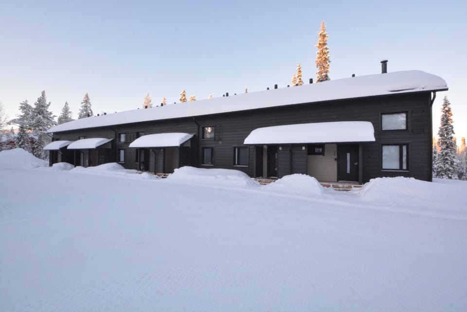 Property building, Natural landscape, Winter