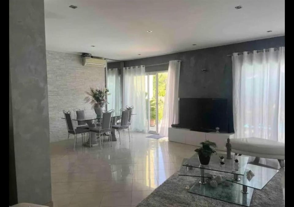 TV and multimedia, Living room, Dining area