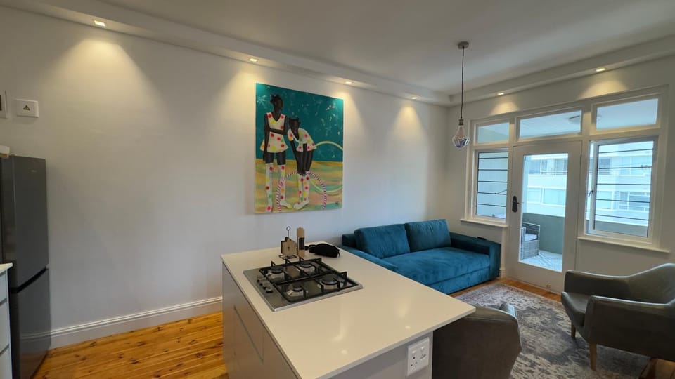 TV and multimedia, Kitchen or kitchenette, Living room, Seating area