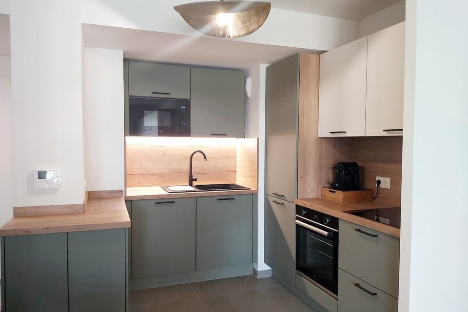 Seafront apartment with pool and comfort Apartment in Nice