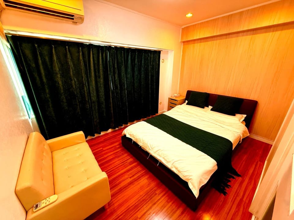 Photo of the whole room, Bedroom, air conditioner