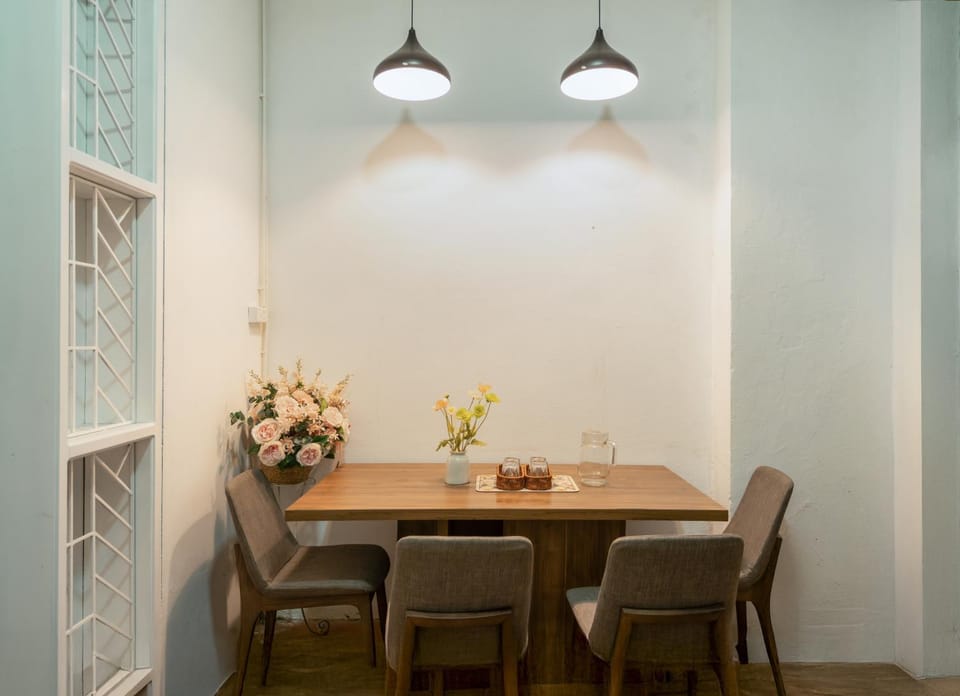Seating area, Dining area