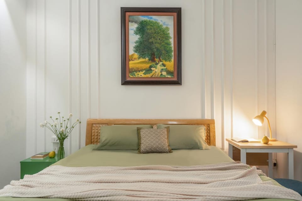 Bed, Kitchen or kitchenette, Photo of the whole room, Decorative detail, Bedroom