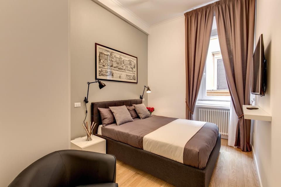 Photo of the whole room, Bedroom
