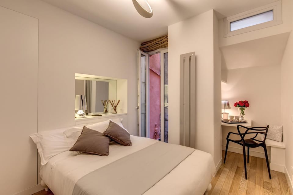 Photo of the whole room, Bedroom