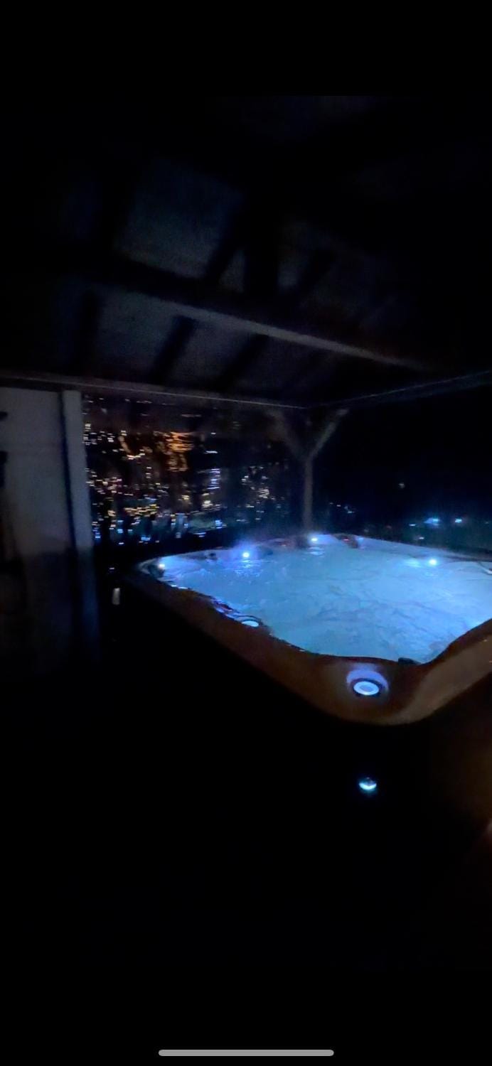 Night, Hot Tub
