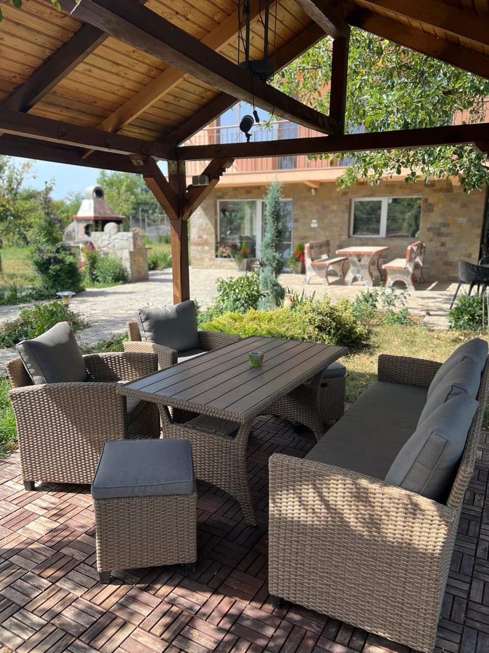 Property building, Patio, Day, Garden, Seating area, Garden view