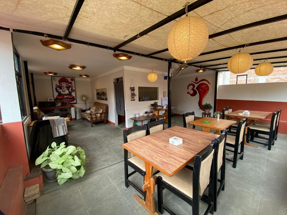 Seating area, Dining area
