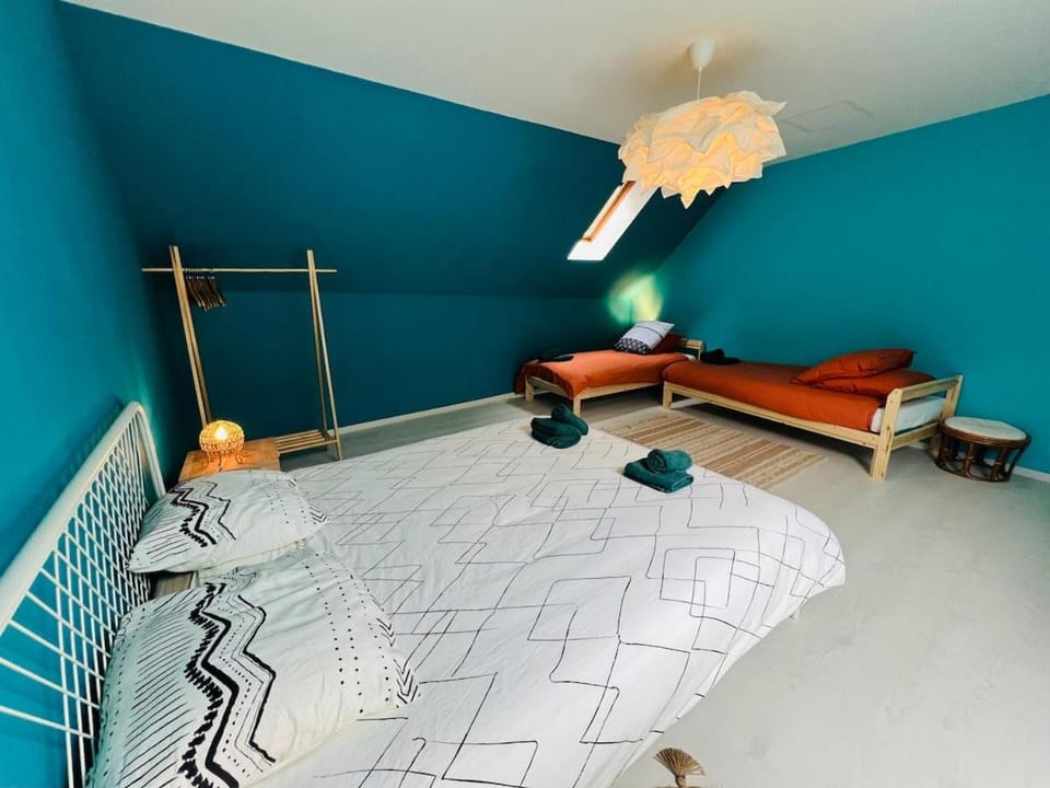 Bed, Photo of the whole room, Bedroom