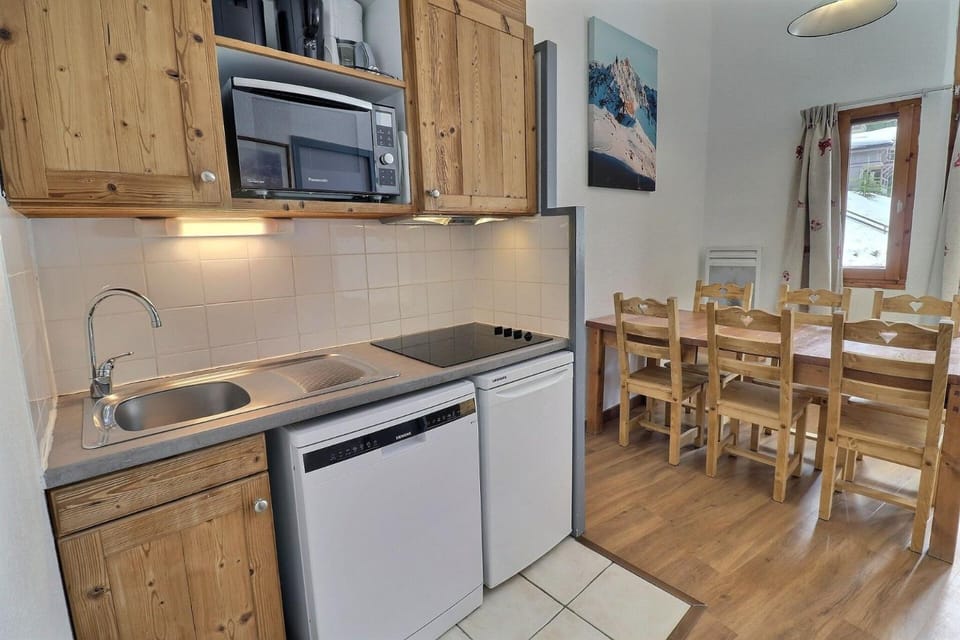 Résidence Grand Bois B - CONFORTABLE 2 PIECES + CABINE, SKIS AUX PIEDS ET PROCHE DES COMMERCES MAE-3244 Cabin in Les Allues
