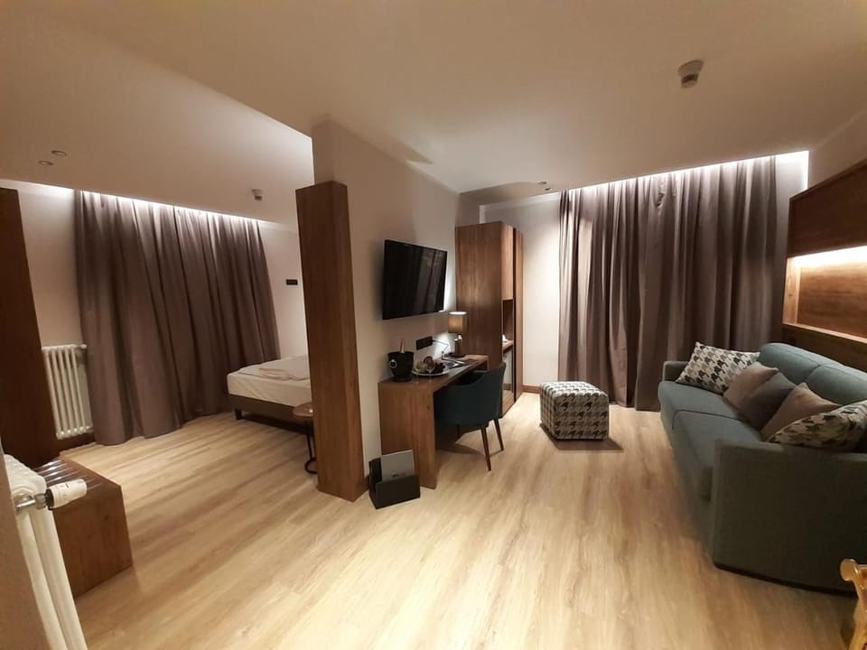 Bed, Living room, Photo of the whole room