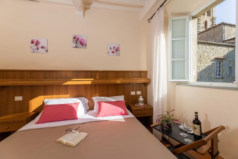 Bed, View (from property/room), Photo of the whole room, Bedroom