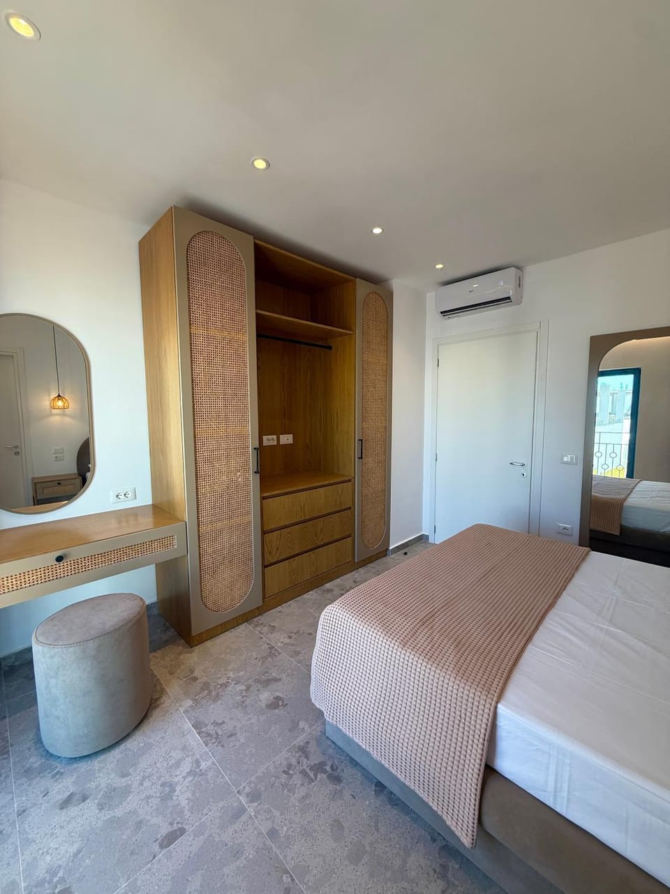 Photo of the whole room, Bedroom
