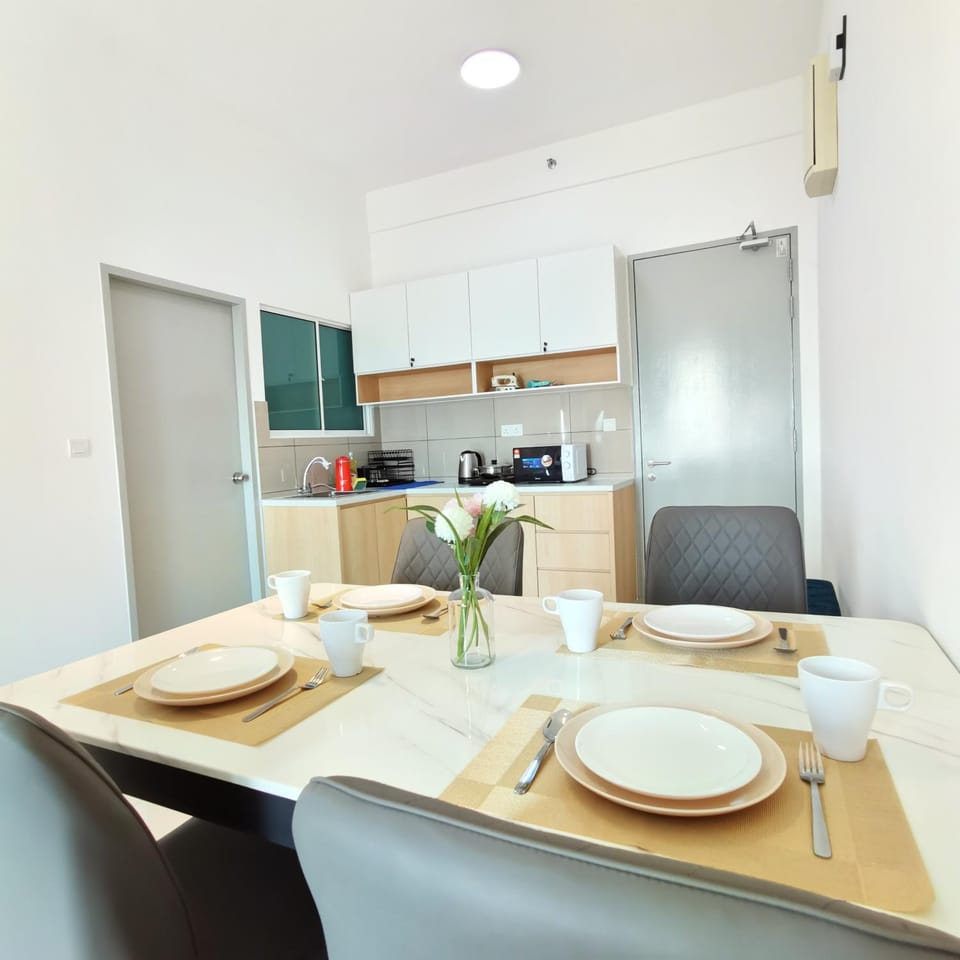 Kitchen or kitchenette, Dining area, stove