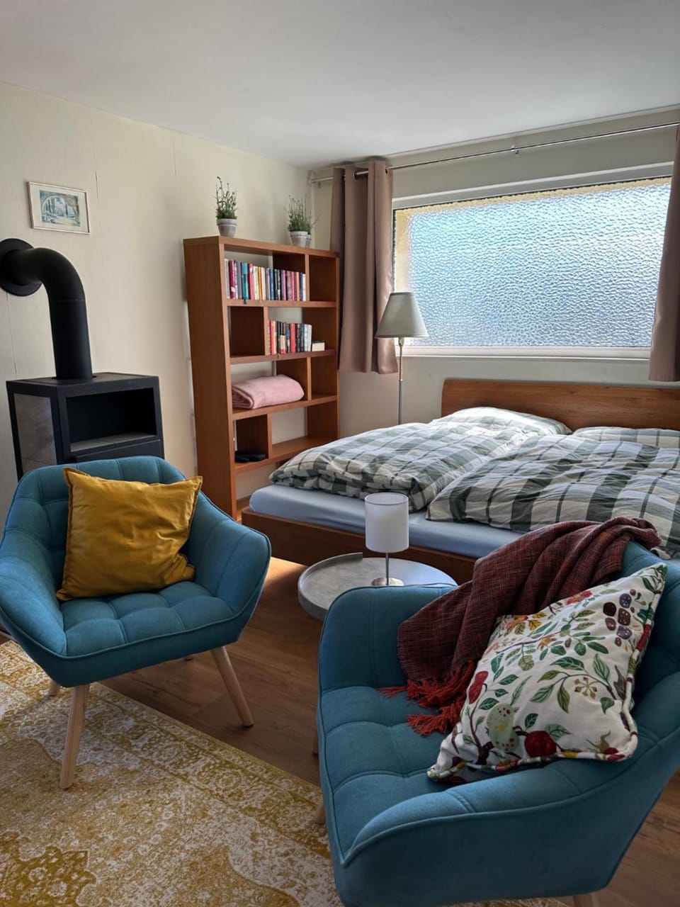Bed, Living room, Seating area, Bedroom