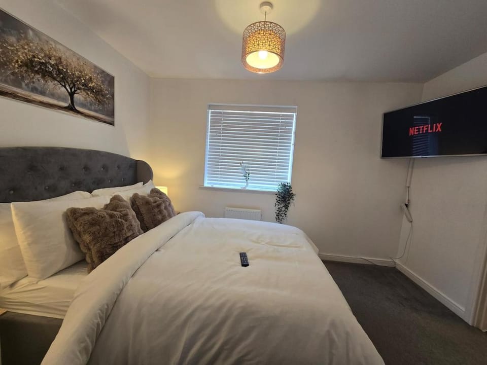The Charm Luxury House - 8mins to NEC, Birmingham Airport House in Metropolitan Borough of Solihull
