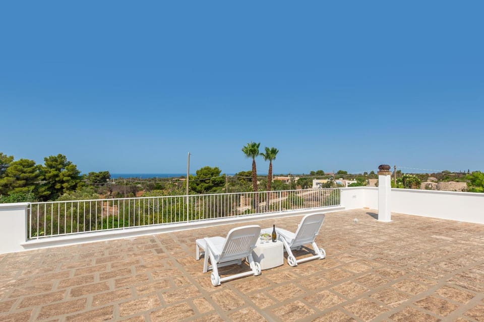 Balcony/Terrace, sunbed