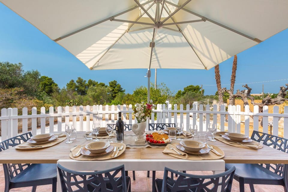 Patio, Dining area