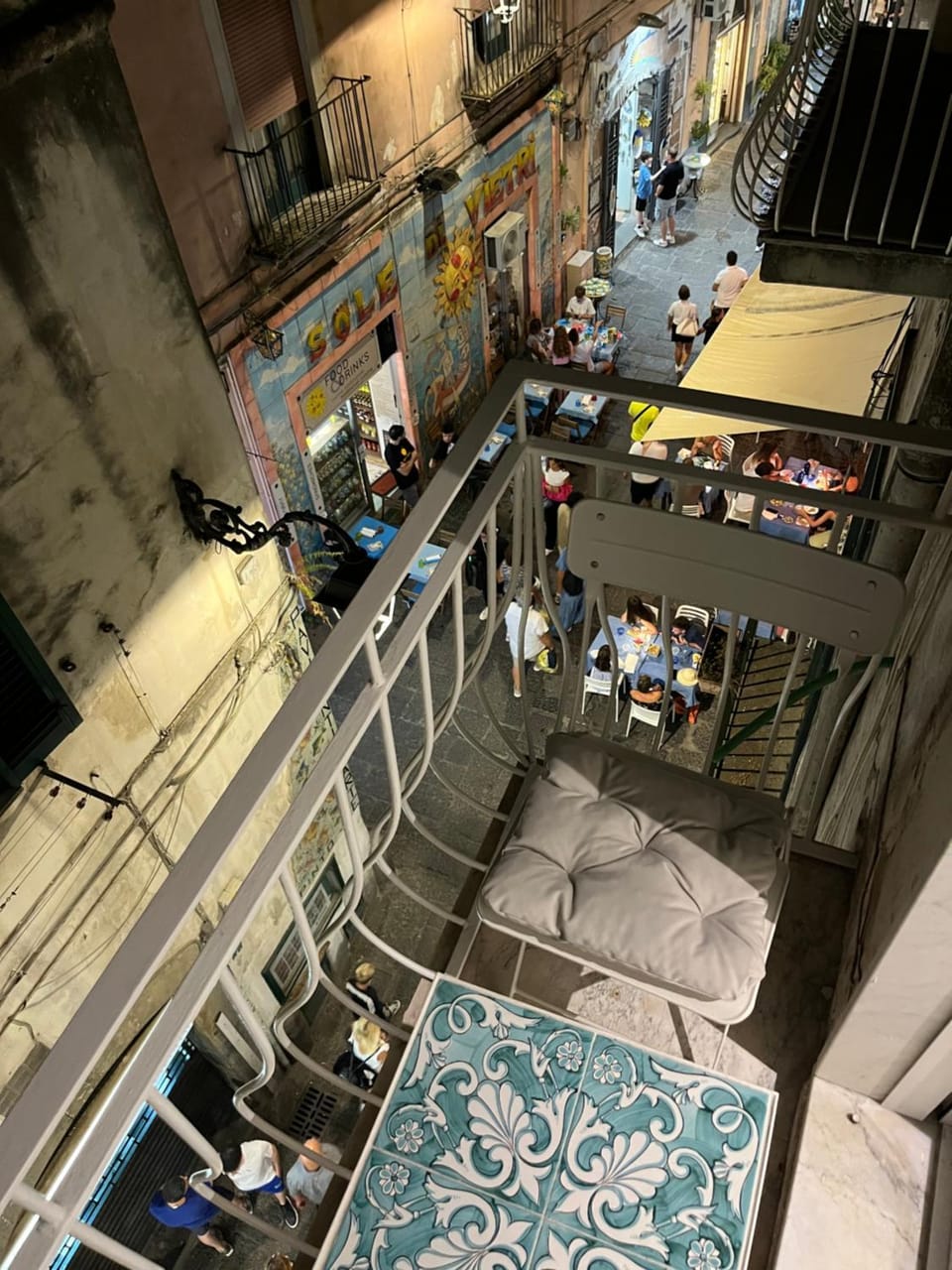 Property building, Restaurant/places to eat, Neighbourhood, Bird's eye view, Balcony/Terrace, City view, Street view