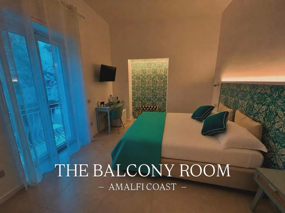 Bed, TV and multimedia, Photo of the whole room, Bedroom, towels, air conditioner
