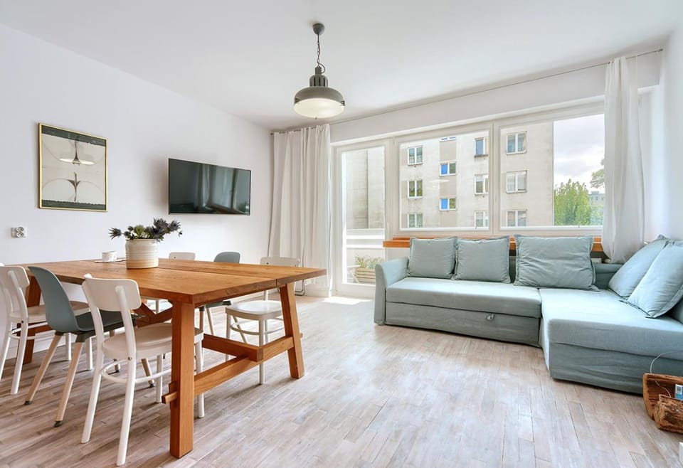 Communal lounge/ TV room, TV and multimedia, Living room, Dining area