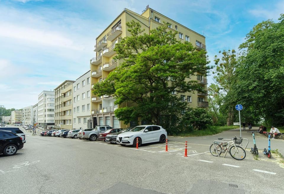 Property building, Location