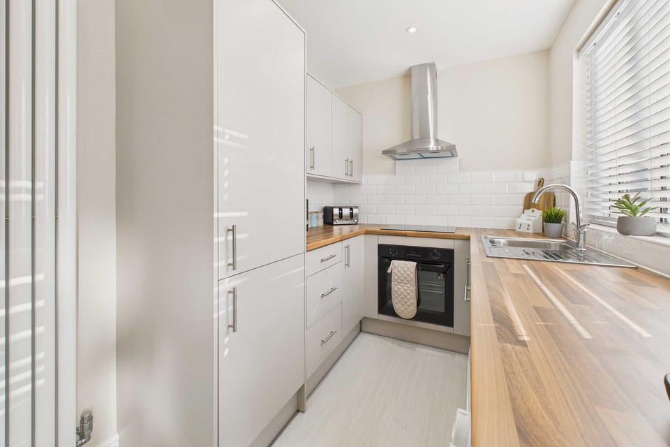 Kitchen or kitchenette, dishwasher, oven, stove