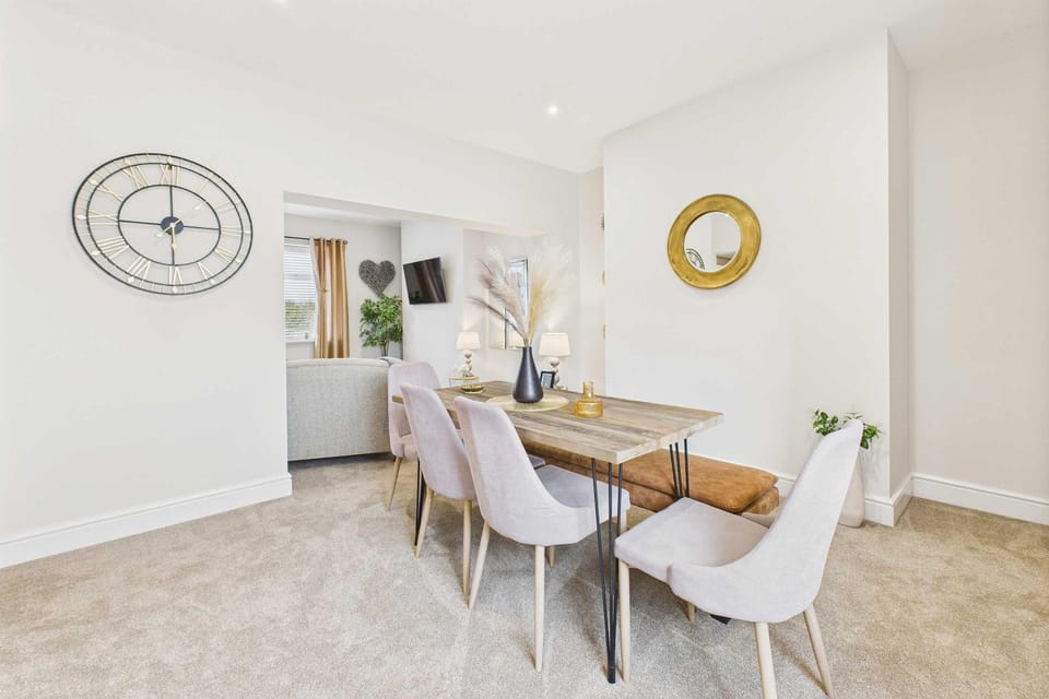 Living room, Seating area, Dining area