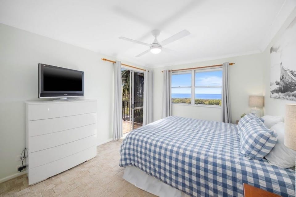 Bed, View (from property/room), Balcony/Terrace, Bedroom, Sea view