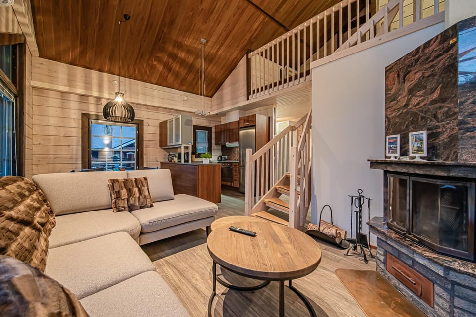 Communal lounge/ TV room, TV and multimedia, Living room, Seating area, Dining area, fireplace, flat iron, heating, internet, kitchen, air conditioner