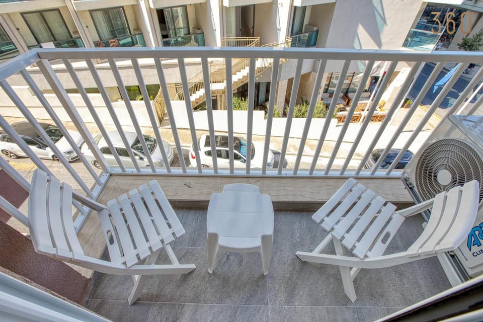 Patio, Day, View (from property/room), Balcony/Terrace, Living room, Seating area
