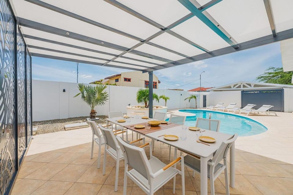 Patio, Day, View (from property/room), Balcony/Terrace, Dining area, Pool view, Swimming pool, sunbed
