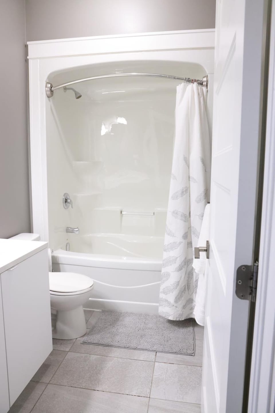 Bradford Place Main Level, 3BR Private Floor with Kitchen Apartment in Halifax