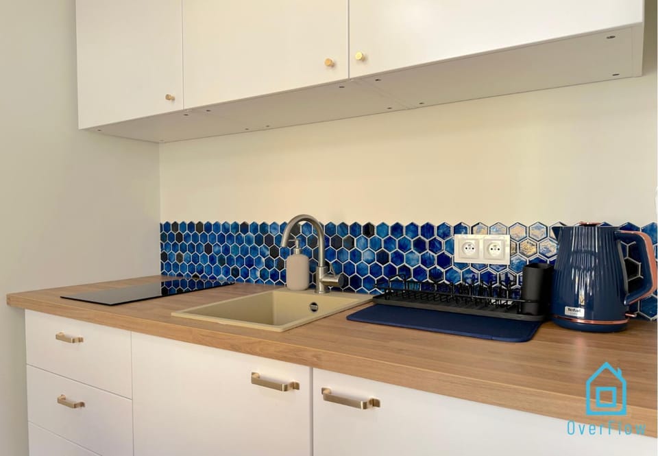 Seredino Blue Apartment- Modern Comfort in a Quiet Location, 5 Minutes to Gdańsk Old Town & Seaside Apartment in Gdansk