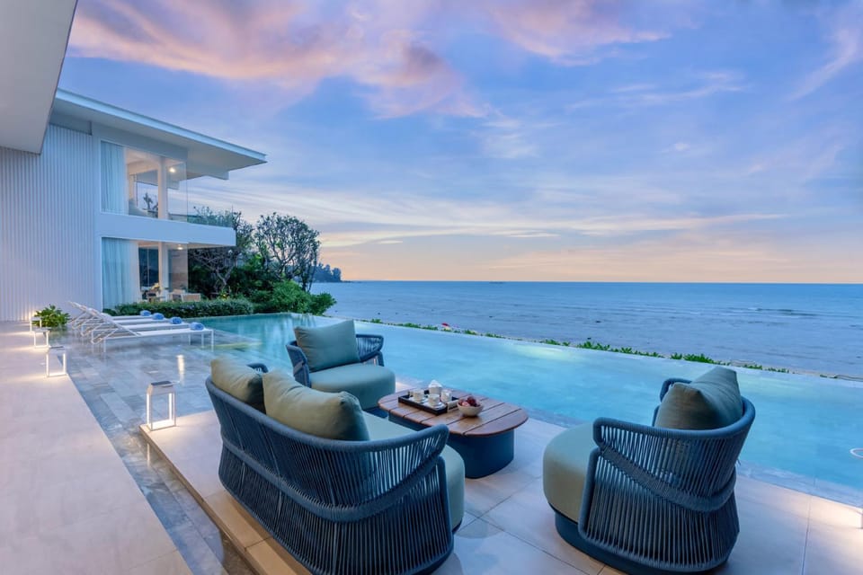 Seating area, Sea view, Swimming pool, Swimming pool, sunbed