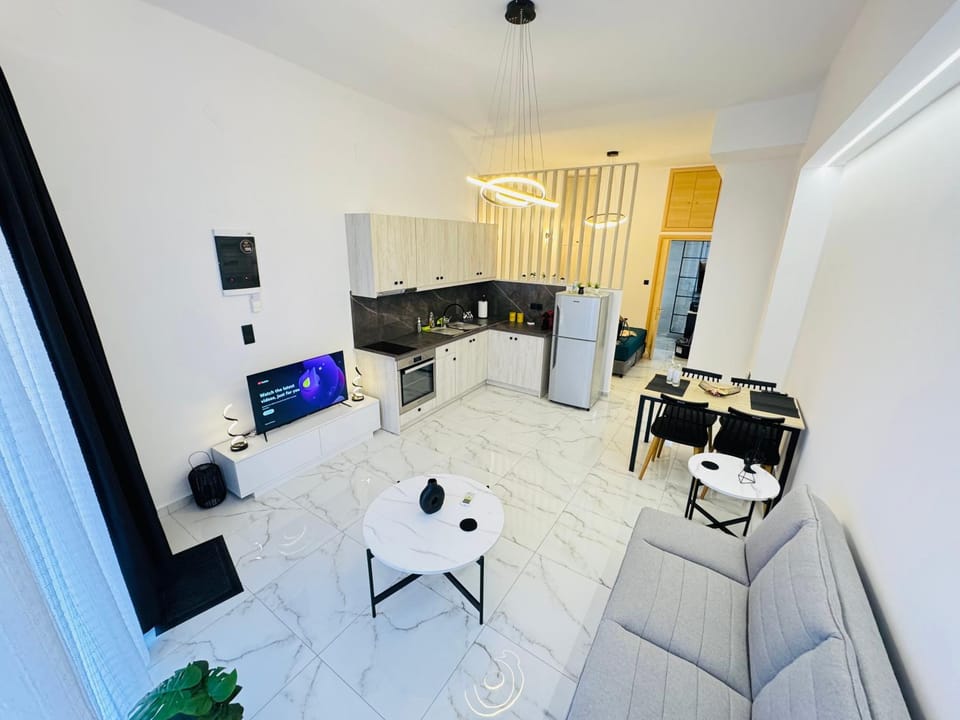 TV and multimedia, Kitchen or kitchenette, Living room, Seating area, Dining area, oven