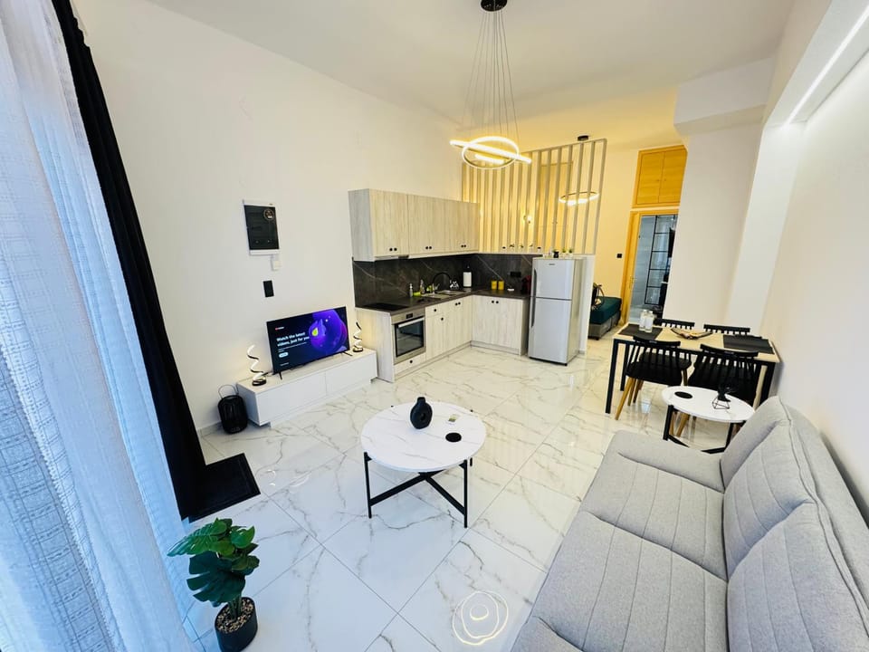 TV and multimedia, Kitchen or kitchenette, Living room, Seating area, Dining area, oven, stove