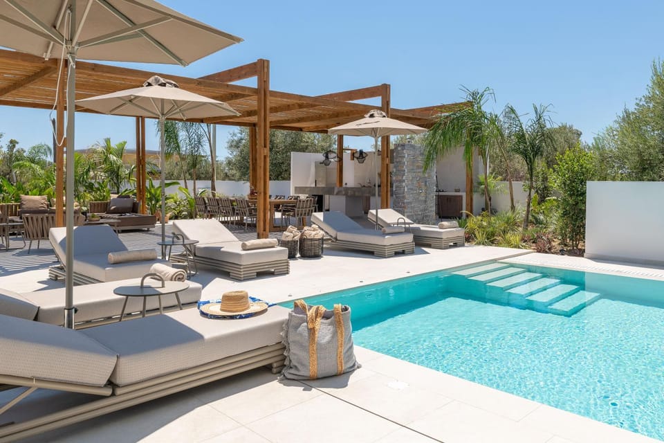 Patio, Spring, Day, Natural landscape, Garden, View (from property/room), Balcony/Terrace, Living room, Seating area, Garden view, Pool view, Swimming pool, sunbed