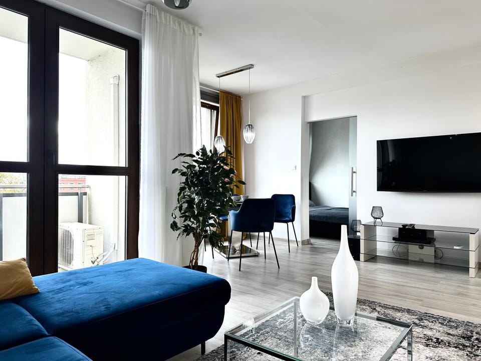 PODWALE 2 Apt 31 - Self Check-In 20h - Parking & Lift Apartment in Wroclaw