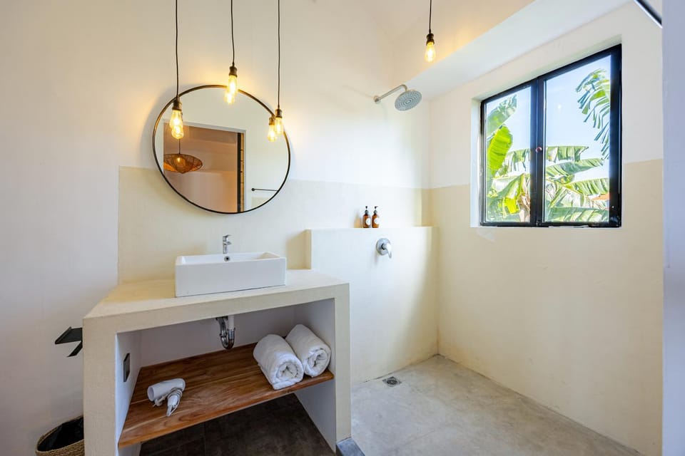 Bathroom, towels