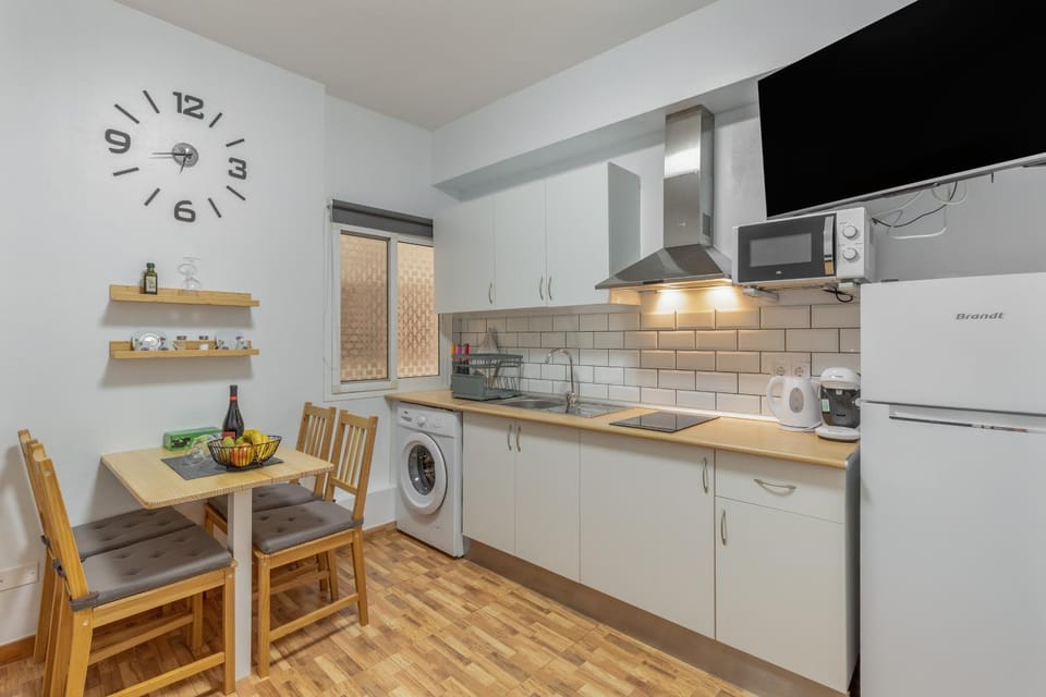 Kitchen or kitchenette, Living room