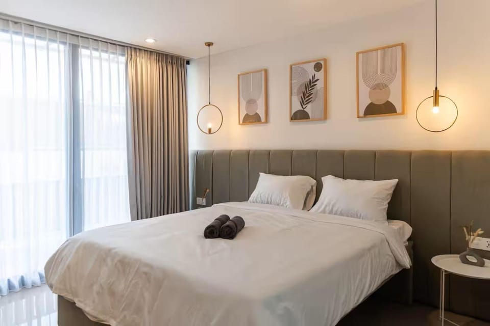 Bed, Photo of the whole room, Bedroom, towels
